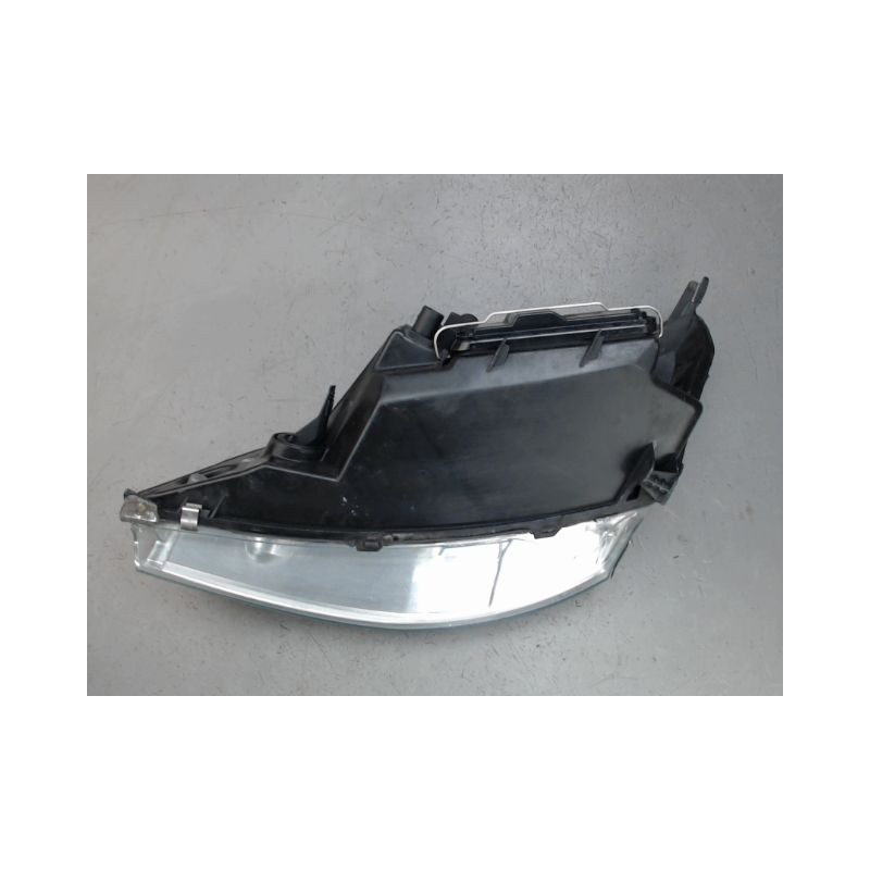 PHARE DROIT FORD FOCUS