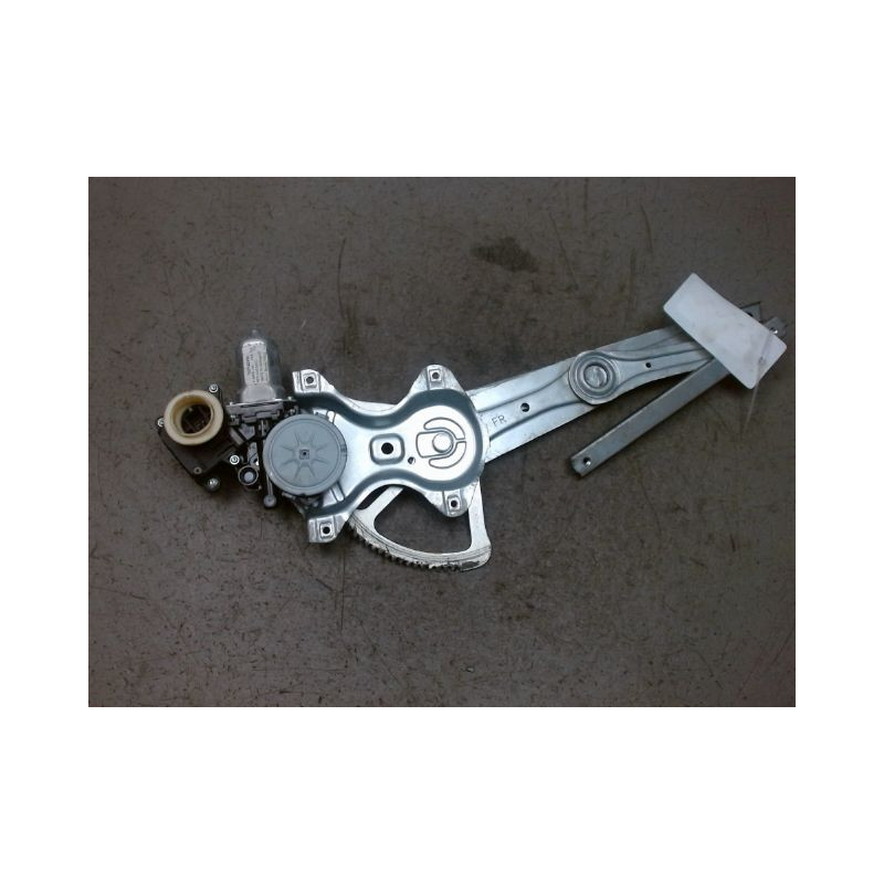 MECANISME+MOTEUR LEVE-GLACE AVANT DROIT TOYOTA VERSO