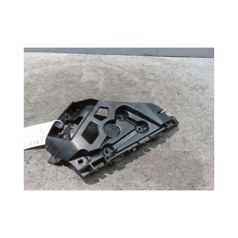 SUPPORT CENTRAL PARE-CHOC ARRIERE  RENAULT CLIO IV
