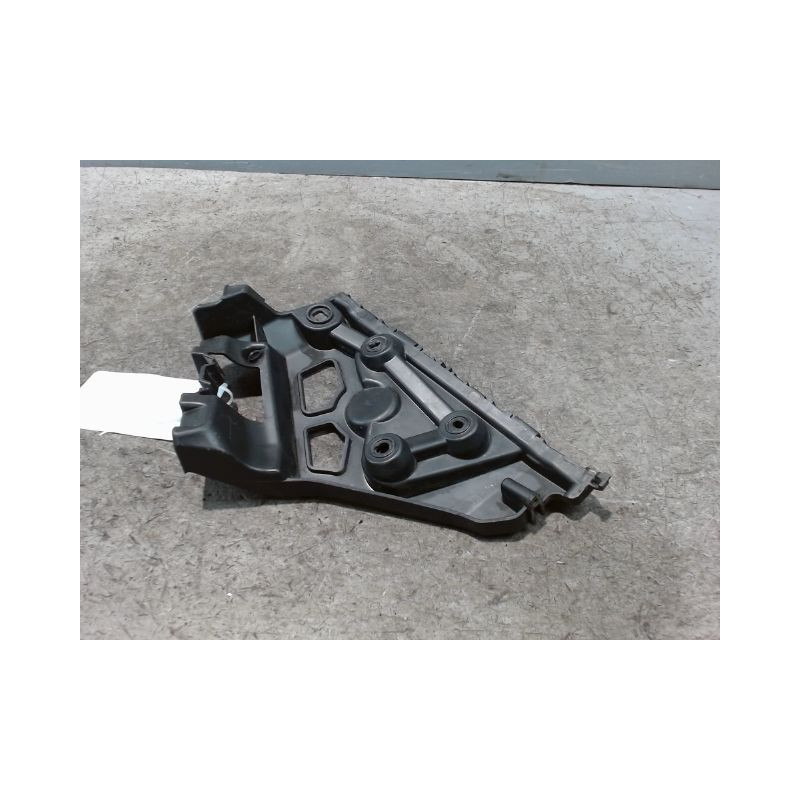 SUPPORT CENTRAL PARE-CHOC ARRIERE  RENAULT CLIO IV