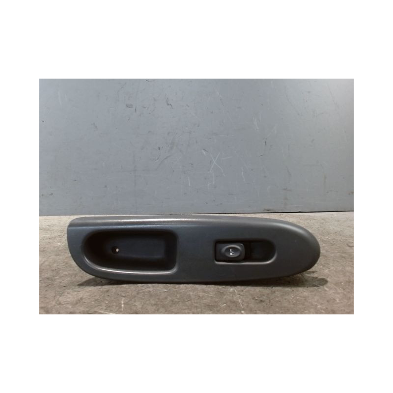 COMMANDE LEVE-GLACE PORTE AVD RENAULT CLIO  2