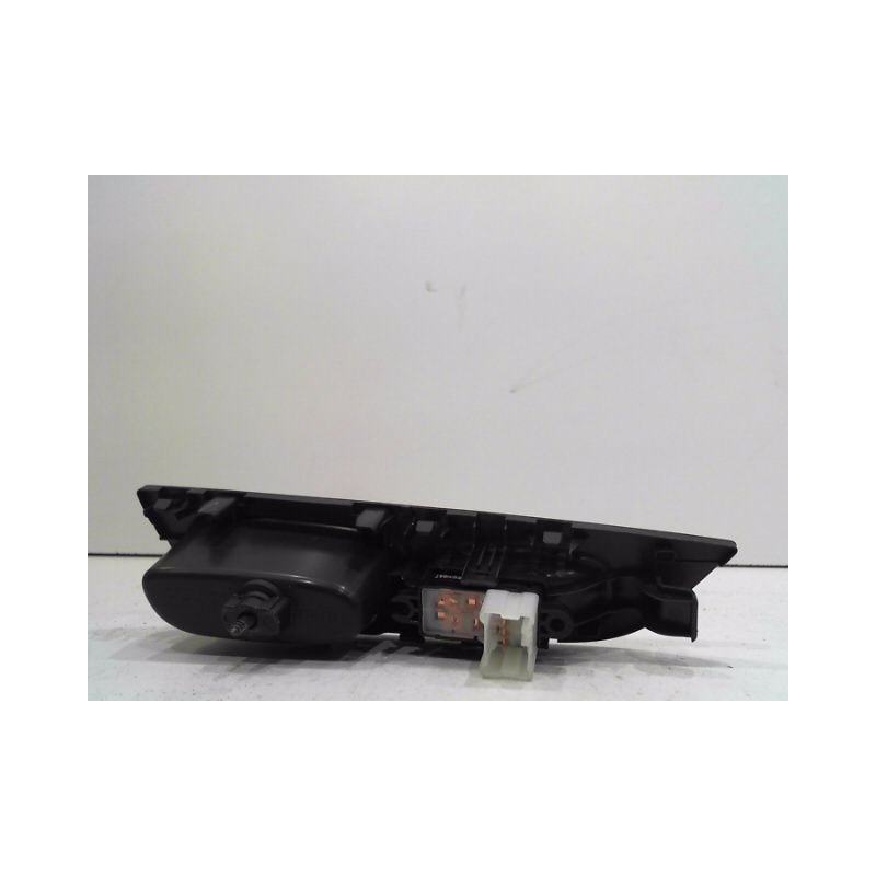 COMMANDE LEVE-GLACE PORTE ARD NISSAN X-TRAIL
