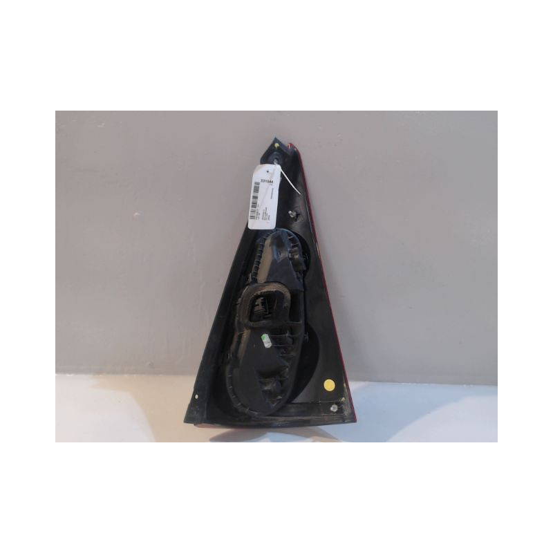 FEU ARRIERE GAUCHE  PEUGEOT 107
