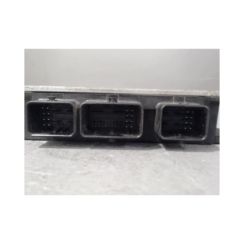 CALCULATEUR MOTEUR RENAULT CLIO