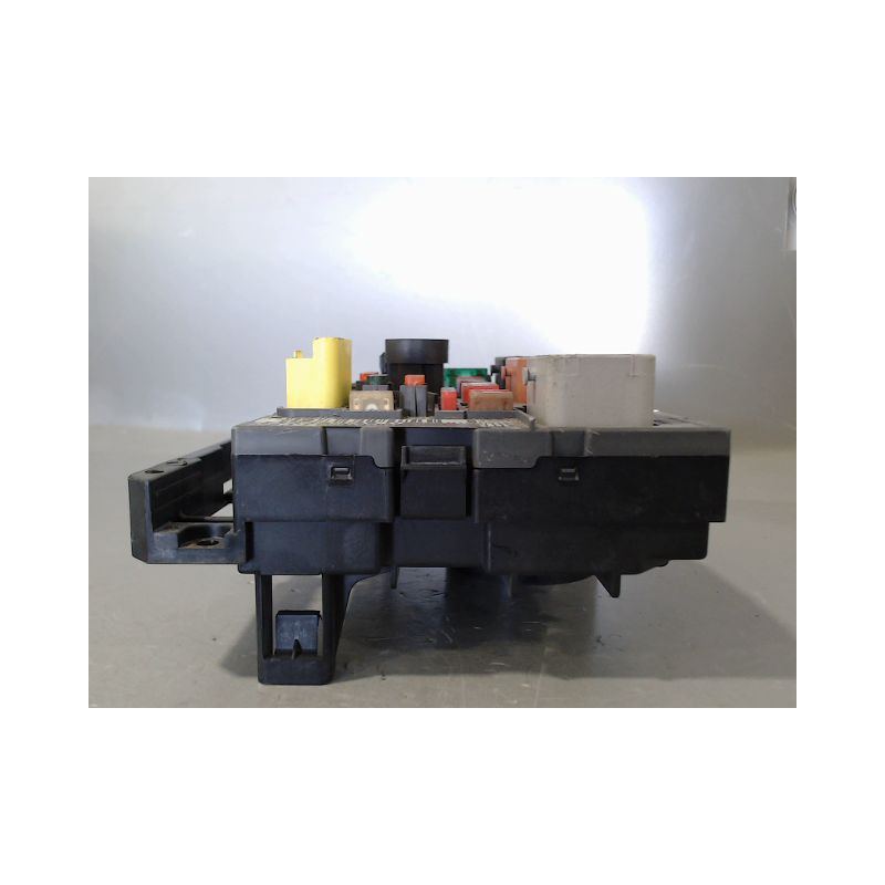 BOITE A FUSIBLES PEUGEOT 5008