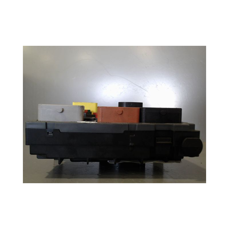 BOITE A FUSIBLES PEUGEOT 5008