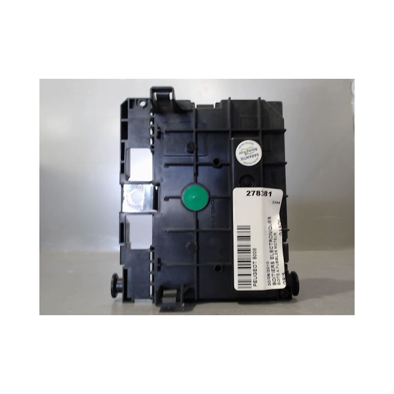 BOITE A FUSIBLES PEUGEOT 5008