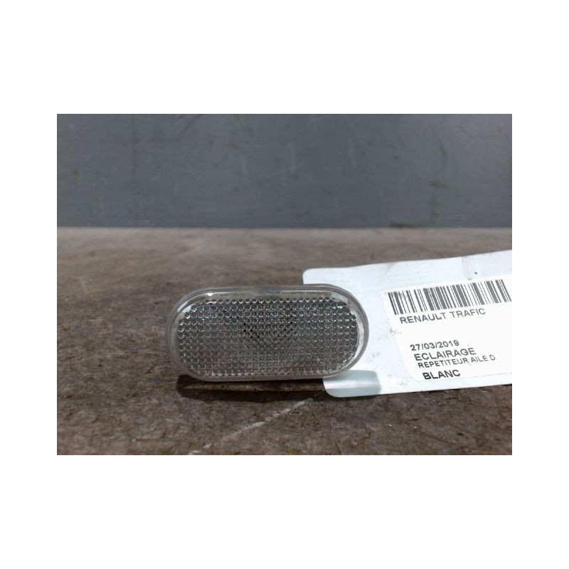 REPETITEUR AILE DROIT RENAULT TRAFIC