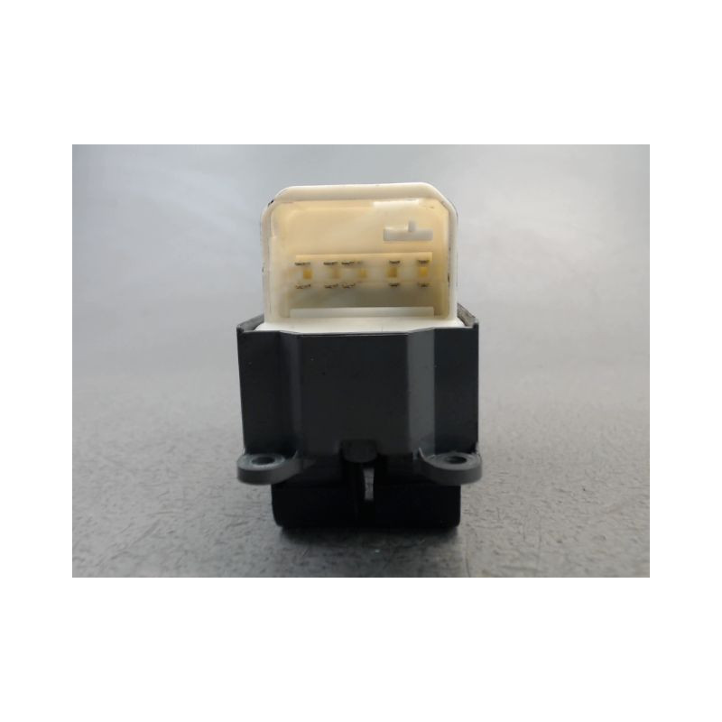 COMMANDE LEVE-GLACE PORTE AVG TOYOTA YARIS