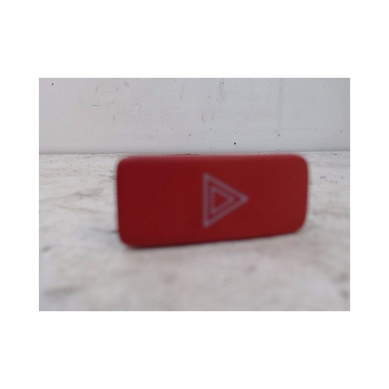 BOUTON DE WARNING TOYOTA AURIS