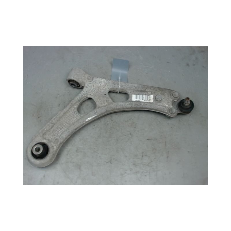 TRIANGLE INFERIEUR AVANT DROIT CITROEN BERLINGO