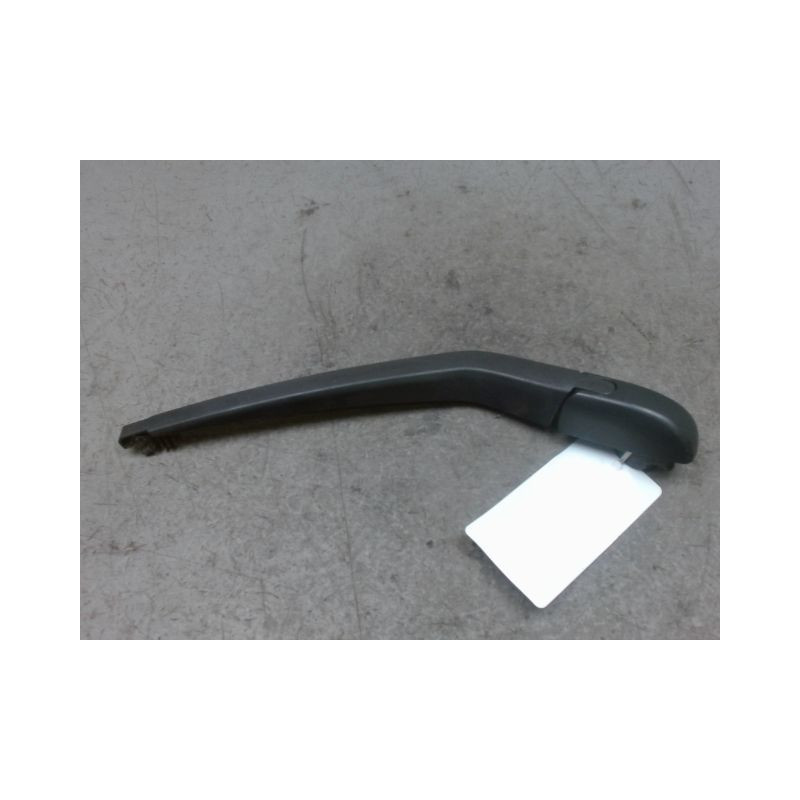 BRAS ESSUIE-GLACE ARRIERE TOYOTA YARIS