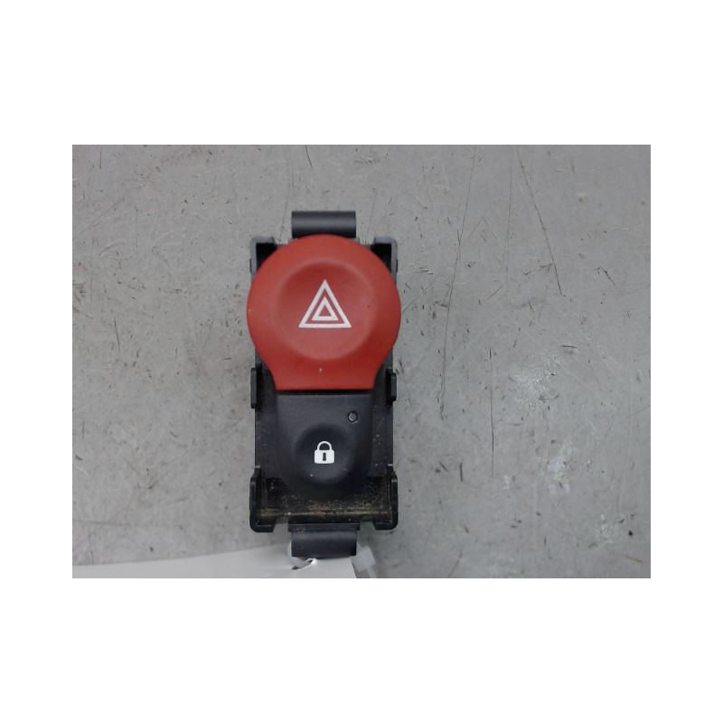 BOUTON DE WARNING NISSAN NV250