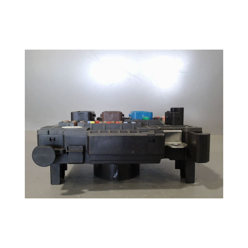 BOITE A FUSIBLES CITROEN C4 PICASSO 007-