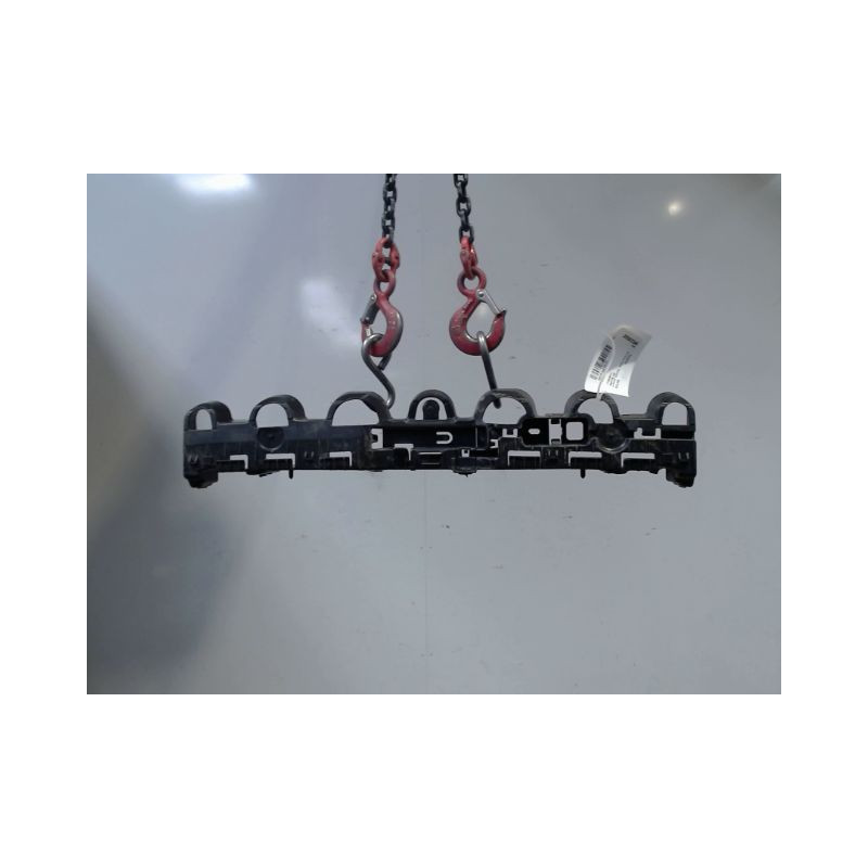SUPPORT CENTRAL PARE-CHOC ARRIERE  RENAULT CLIO IV