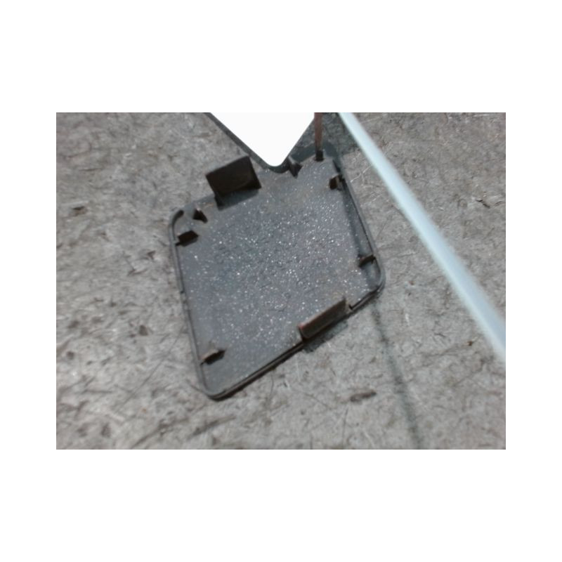 OBTURATEUR COUVRE CROCHET DE BOUCLIER AV TOYOTA YARIS