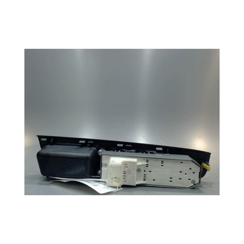 COMMANDE LEVE-GLACE PORTE AVG TOYOTA YARIS