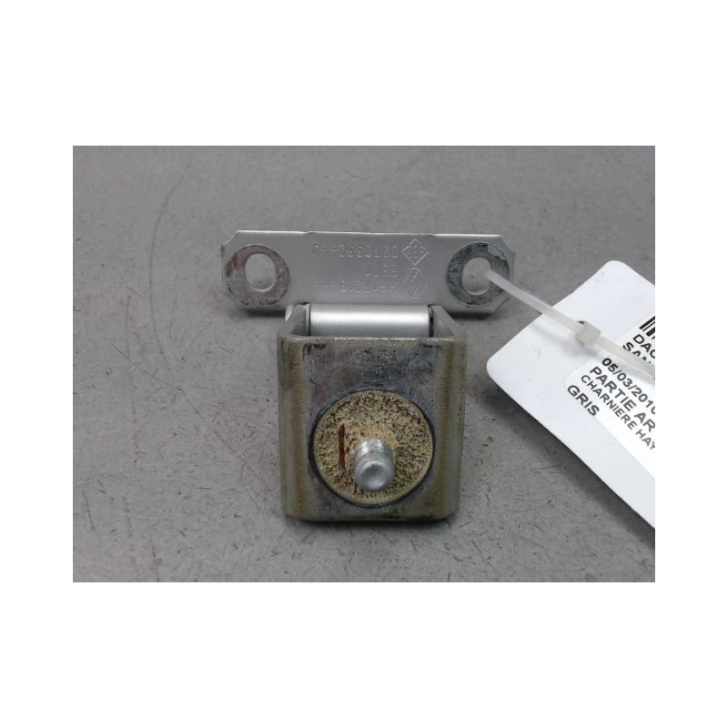 CHARNIERE HAYON D DACIA SANDERO I 2008-2012