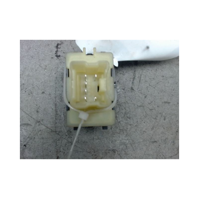 COMMANDE LEVE-GLACE PORTE AVG DACIA SANDERO