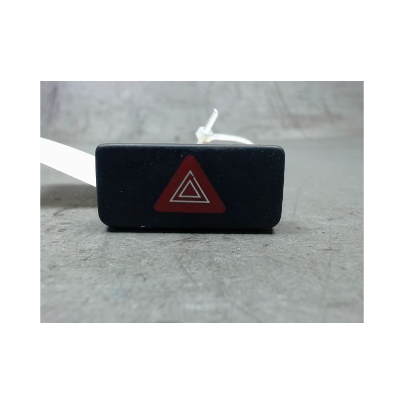BOUTON DE WARNING NISSAN PIXO