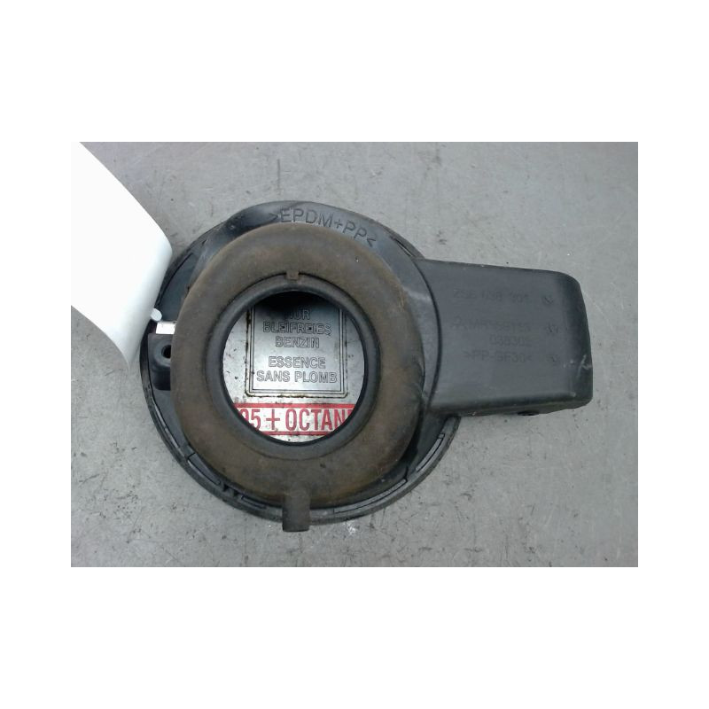 VOLET DE TRAPPE CARBURANT MITSUBISHI COLT