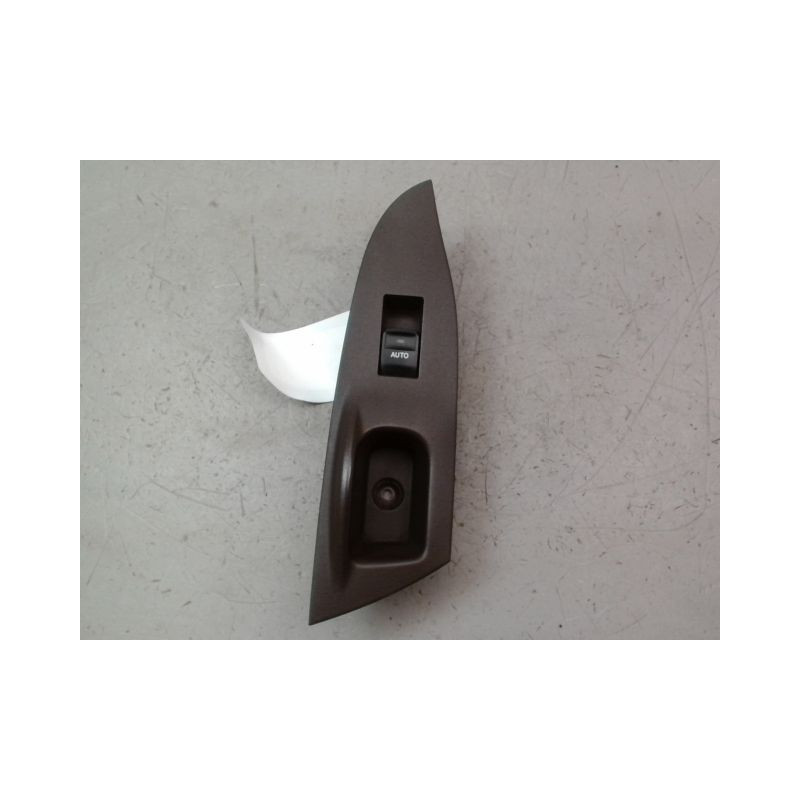 COMMANDE LEVE-GLACE PORTE AVD TOYOTA IQ