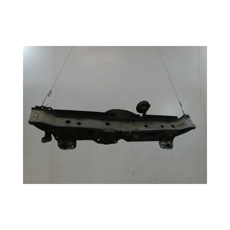 TRAVERSE SUPERIEURE ARMATURE AVANT TOYOTA YARIS