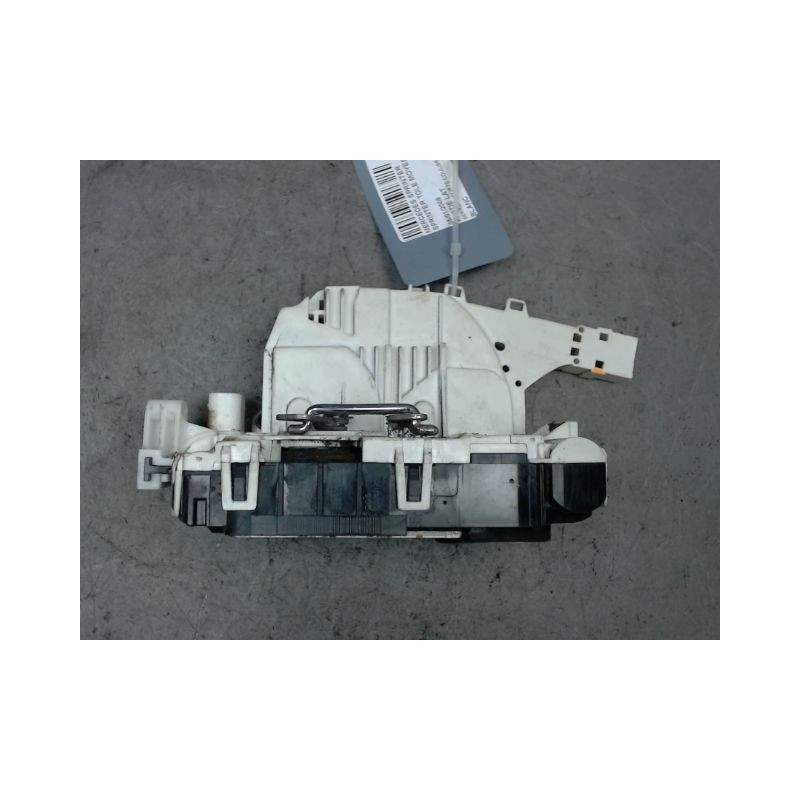SERRURE PORTE COULISSANTE DROIT MERCEDES SPRINTER TOLE MOYEN 2006-