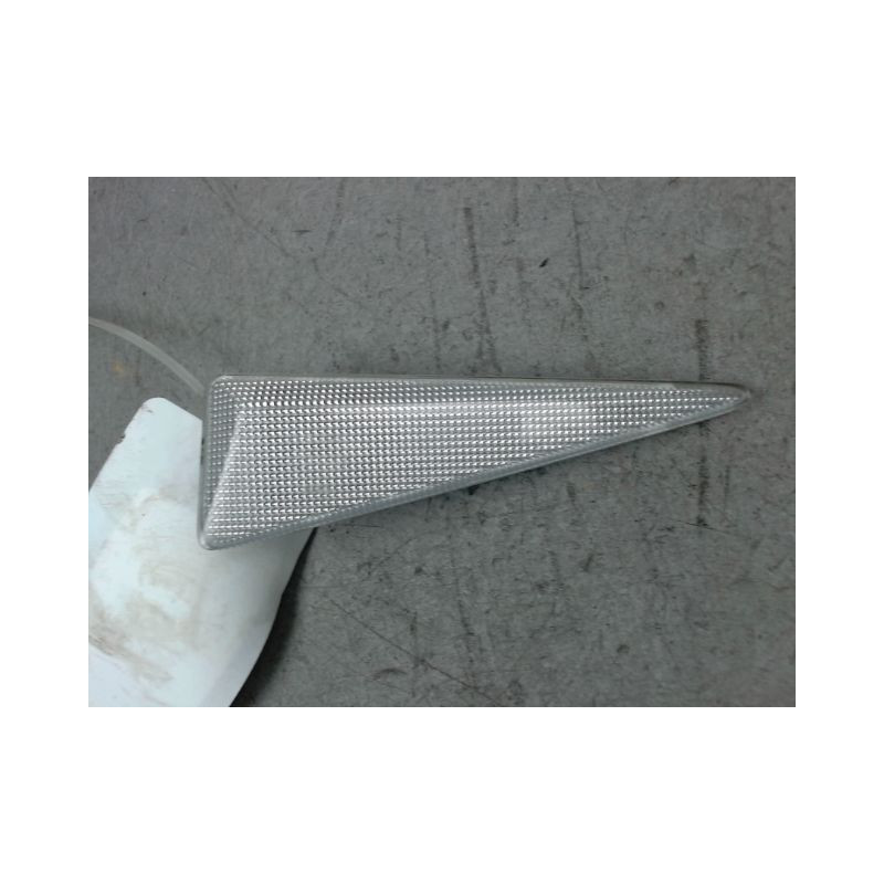 REPETITEUR AILE DROIT RENAULT MEGANE