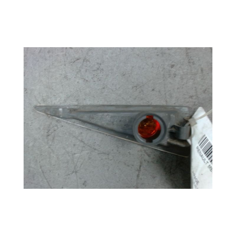 REPETITEUR AILE DROIT RENAULT MEGANE