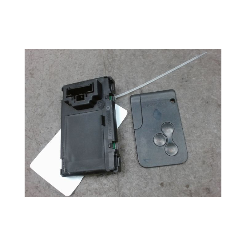 LECTEUR DE CARTE RENAULT MEGANE II PH2 2006-