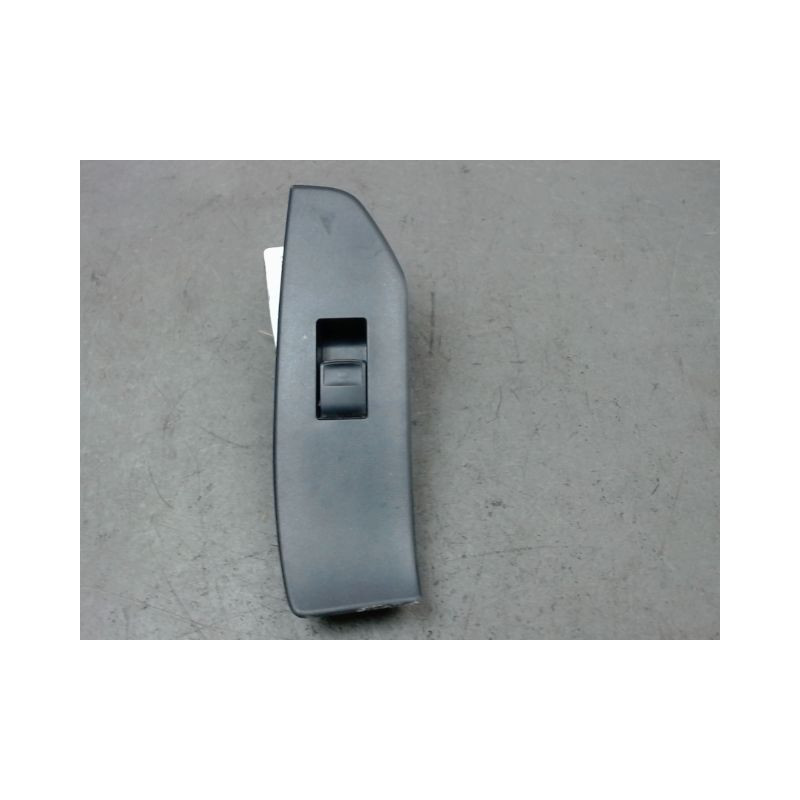 COMMANDE LEVE-GLACE PORTE AVD TOYOTA VERSO