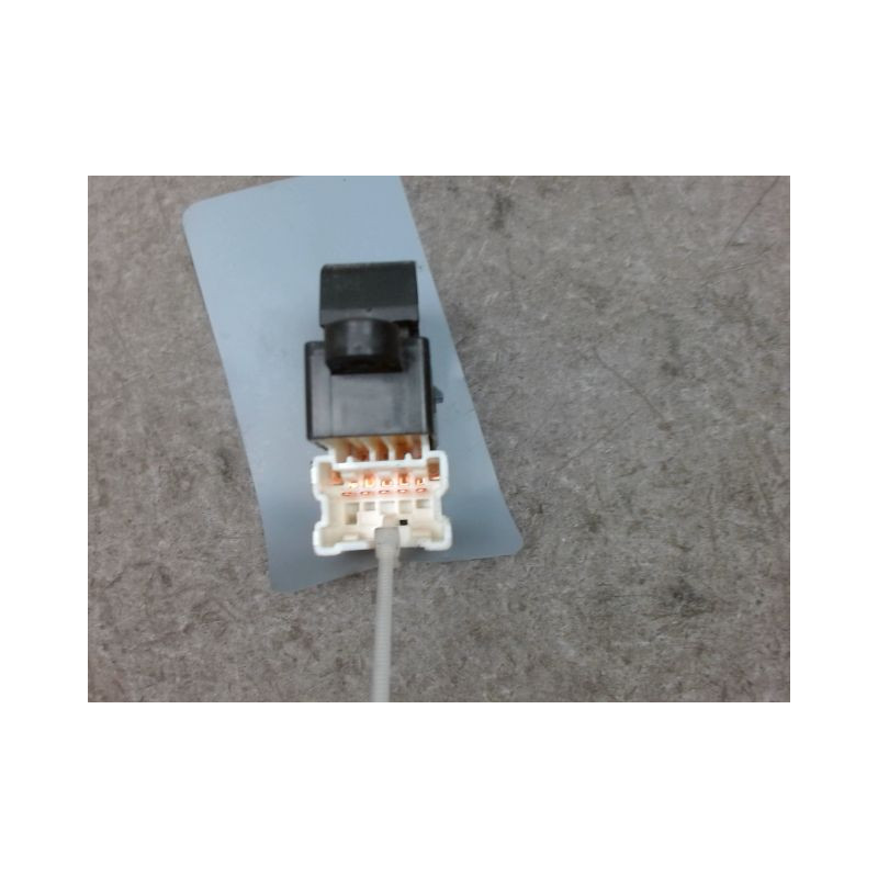 COMMANDE LEVE-GLACE PORTE AVD SUZUKI SWIFT