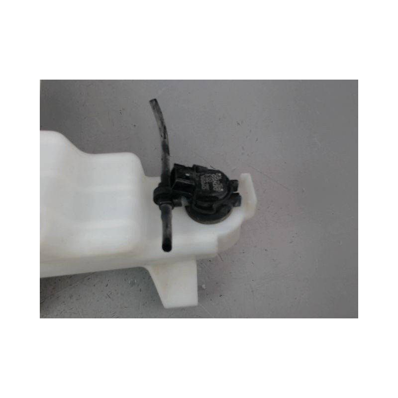 RESERVOIR LAVE-GLACE AVANT TOYOTA RAV4 2003-