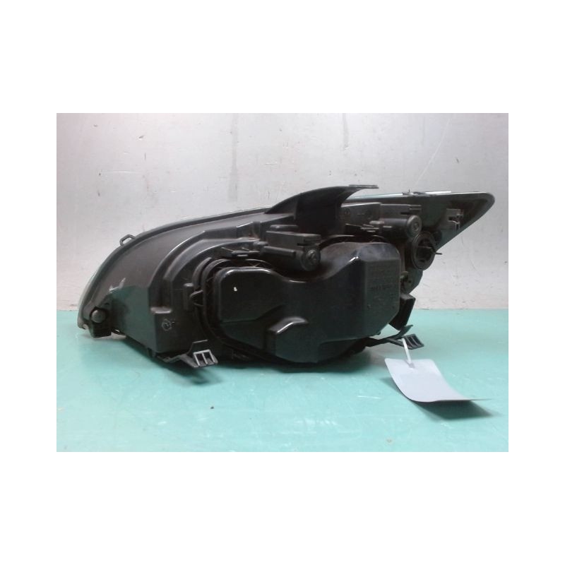 PHARE DROIT FORD FOCUS 04-07