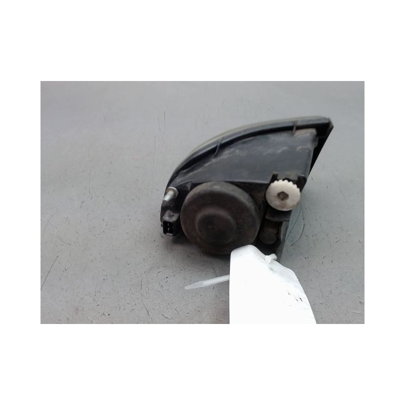 PHARE ANTIBROUILLARD AVANT DROIT TOYOTA AVENSIS