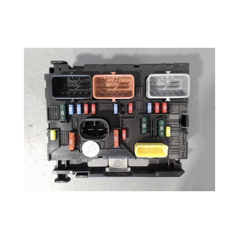 BOITE A FUSIBLES PEUGEOT 207 3P
