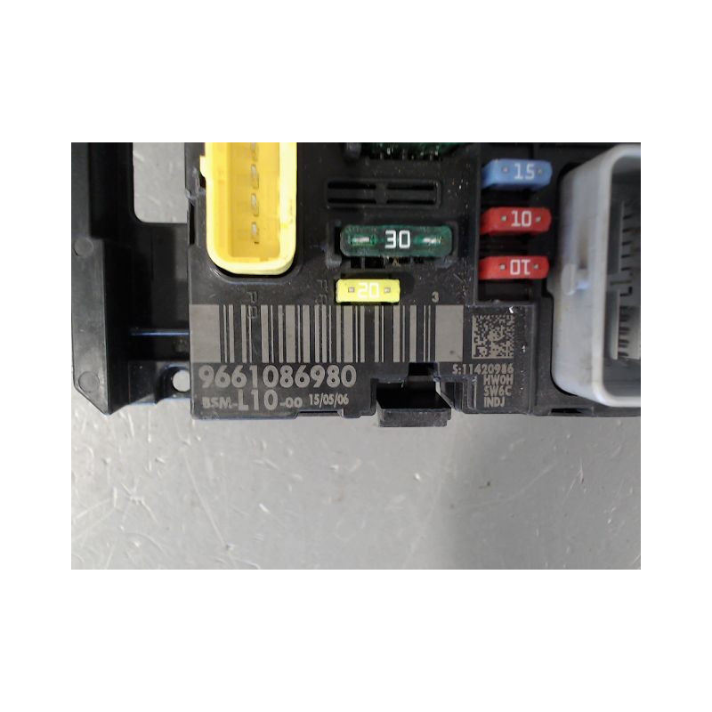 BOITE A FUSIBLES PEUGEOT 207 3P