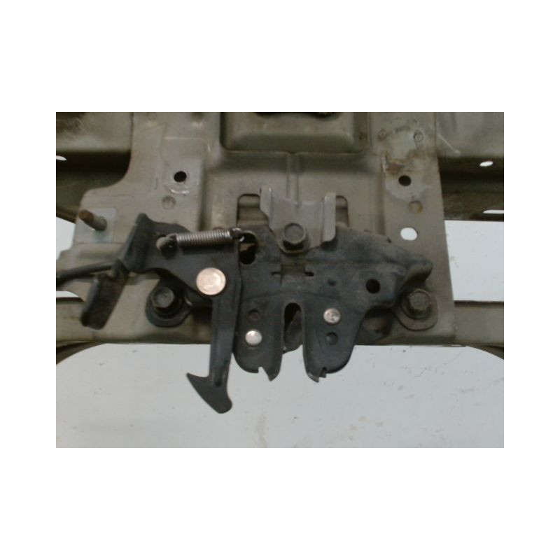 TRAVERSE SUPERIEURE ARMATURE AVANT NISSAN NV200