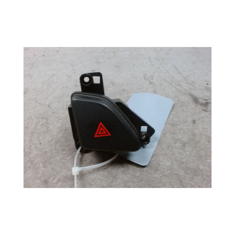 BOUTON DE WARNING HYUNDAI I 30 2007-
