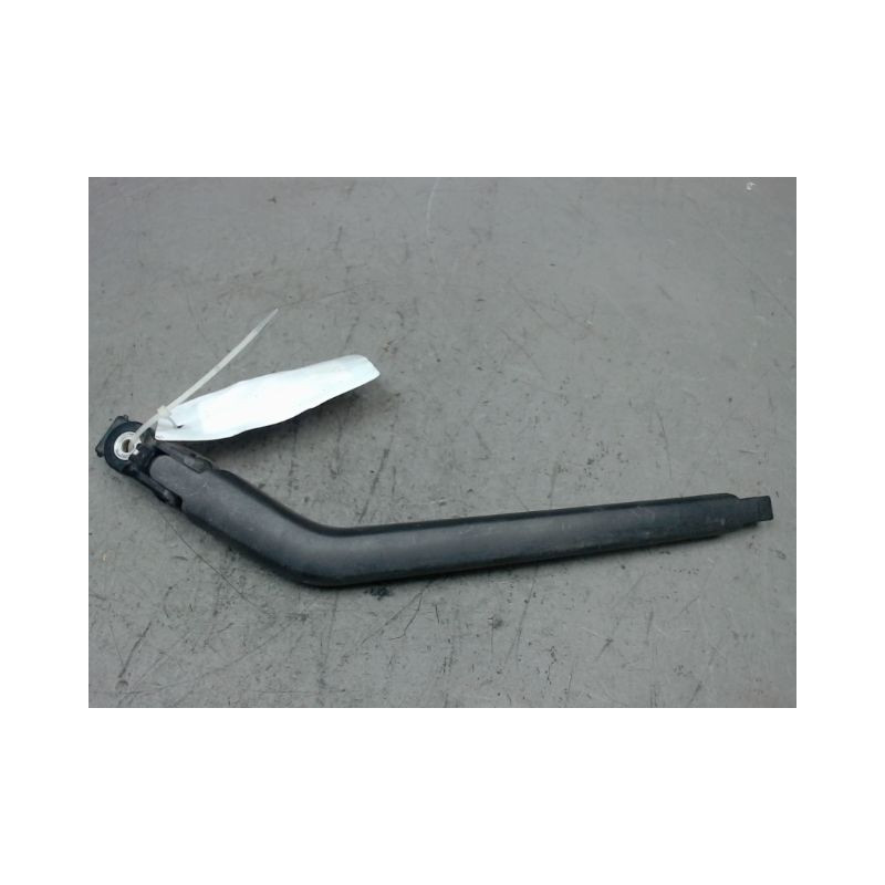 BRAS ESSUIE-GLACE ARRIERE TOYOTA YARIS