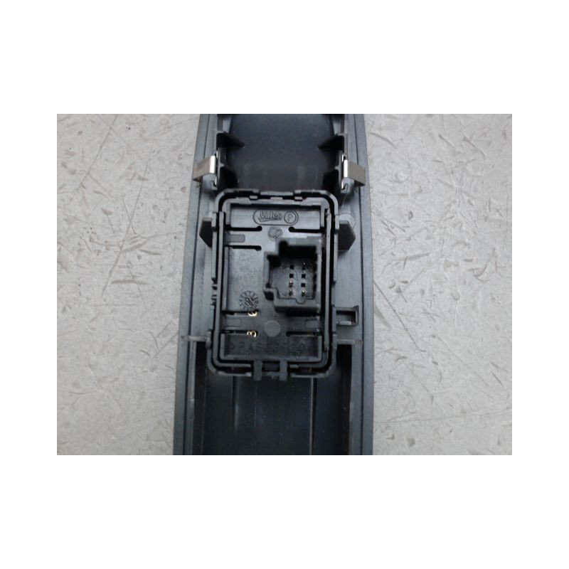 COMMANDE LEVE-GLACE PORTE AVD RENAULT MEGANE