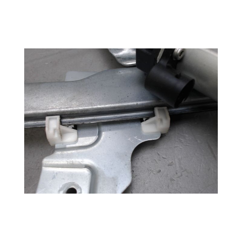 MECANISME LEVE-GLACE AVANT DROIT DACIA SANDERO