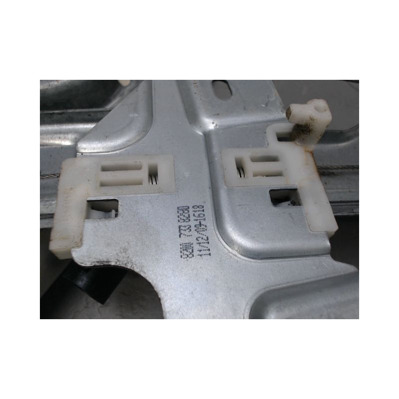 MECANISME LEVE-GLACE AVANT DROIT DACIA SANDERO