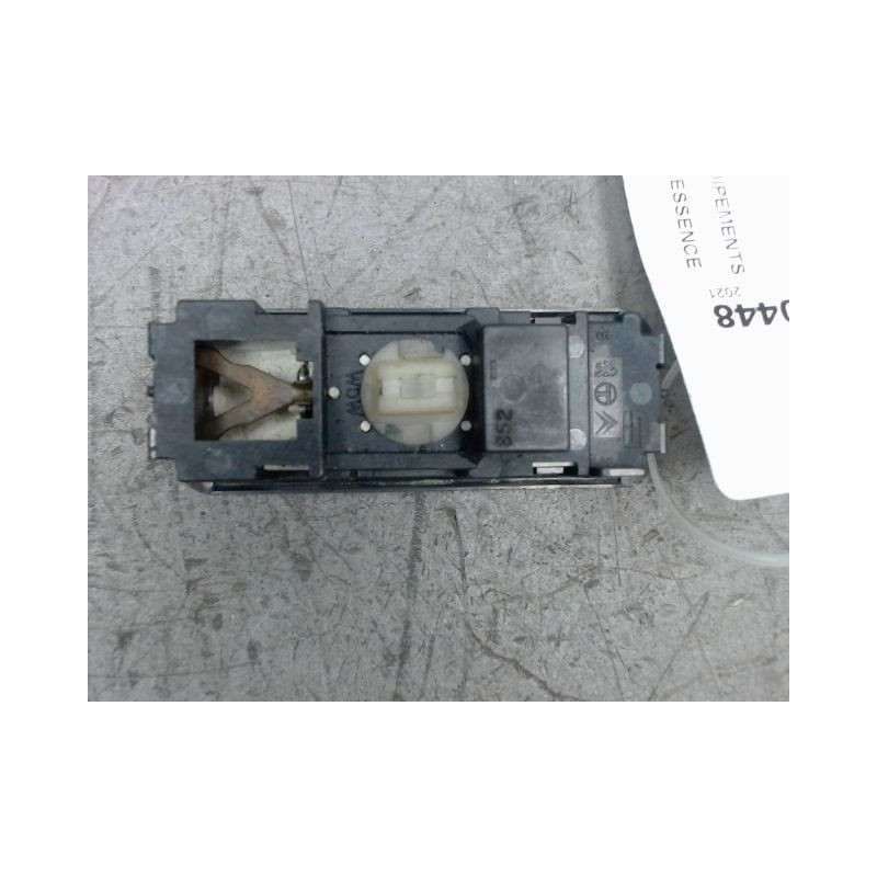 PLAFONNIER CITROEN SAXO 99-