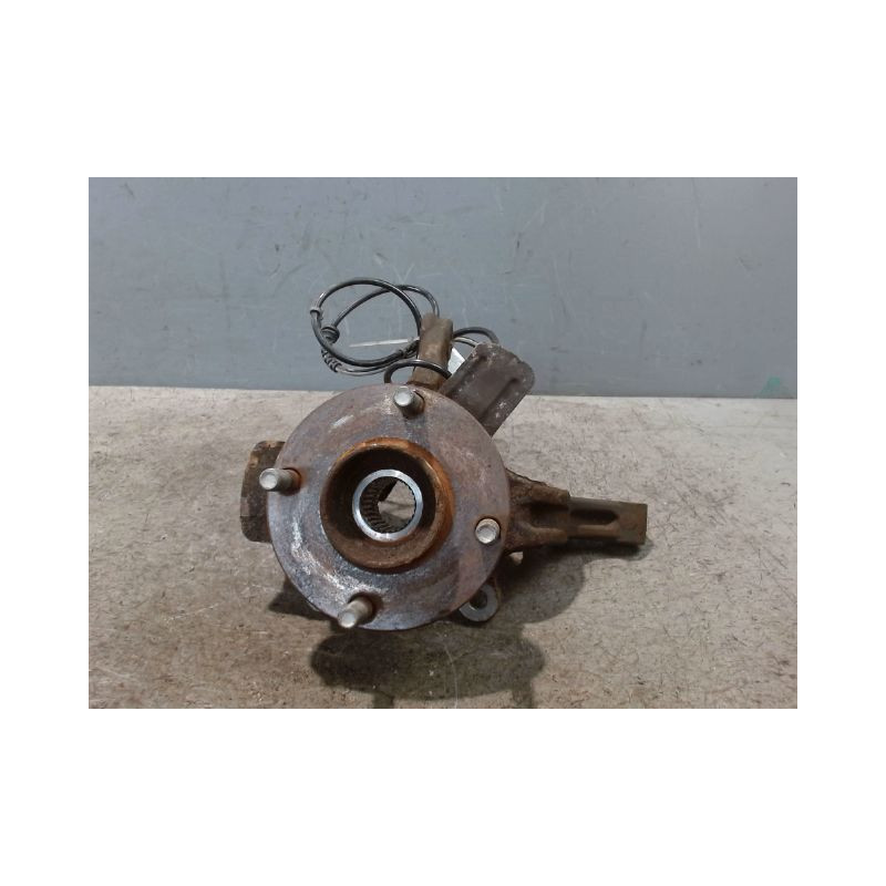 PIVOT AVANT DROIT NISSAN NV200