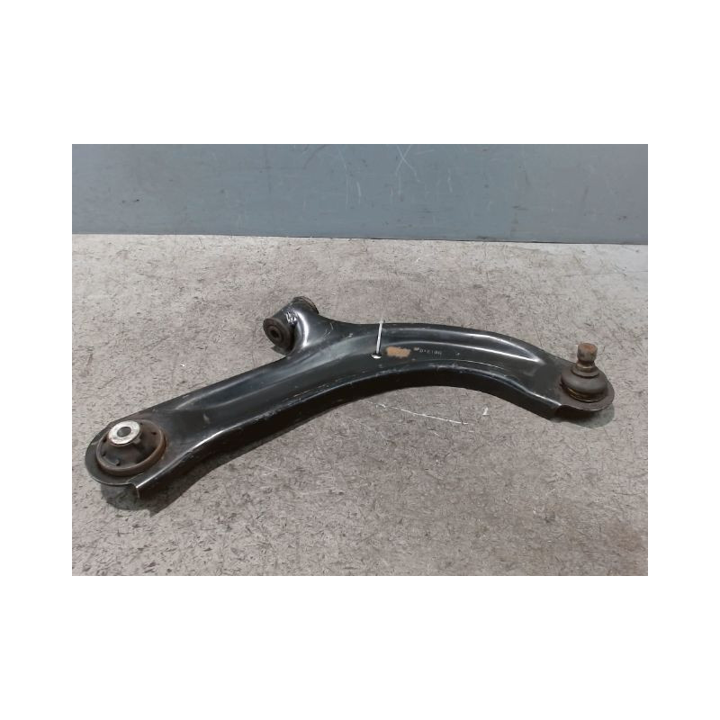 TRIANGLE INFERIEUR AVANT DROIT NISSAN NV200
