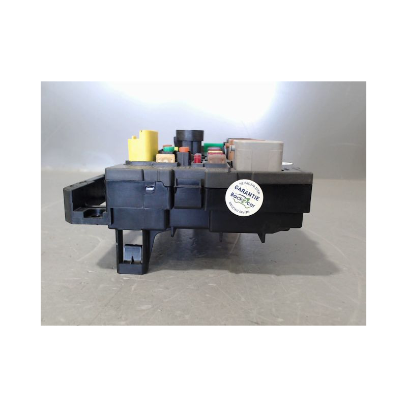 BOITE A FUSIBLES PEUGEOT 5008 2009-