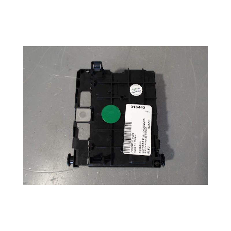 BOITE A FUSIBLES PEUGEOT 5008 2009-