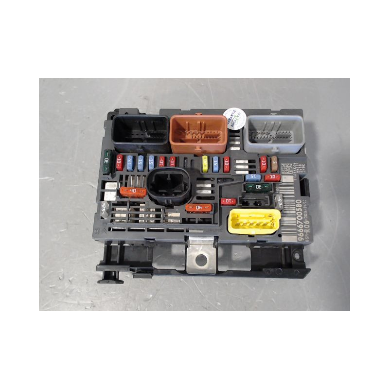 BOITE A FUSIBLES PEUGEOT 807